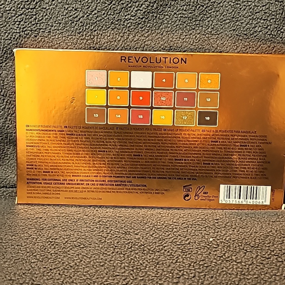 Eye Shadow Palette 18 Colors Revolution London - Picture 2 of 2